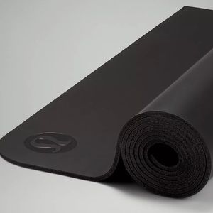Lululemon lightly used 5mm pro yoga mat